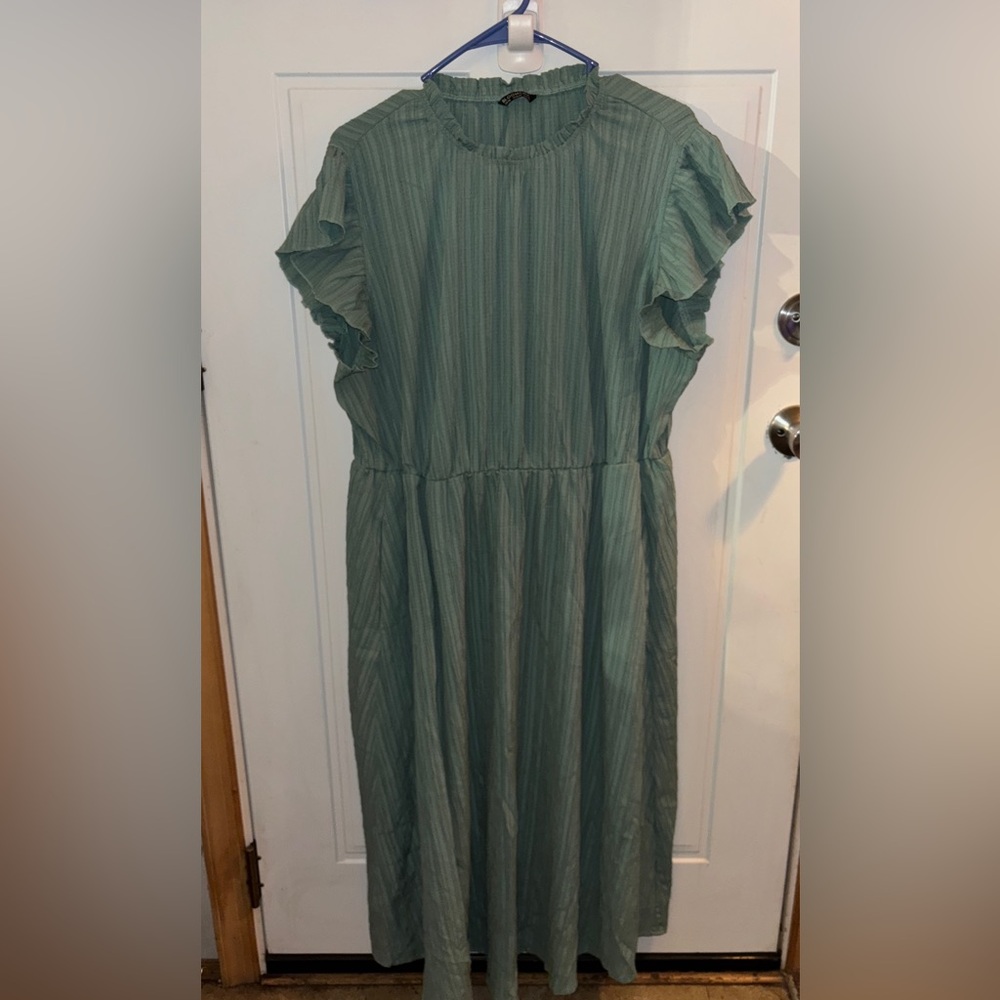 BloomChic 18/20 Sage Ruffle Midi Dress-Super cute with pockets